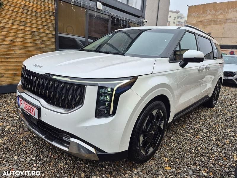 Second-hand Kia Carnival 200 CP (147 kW) 2024 Culoarealb Monovolum