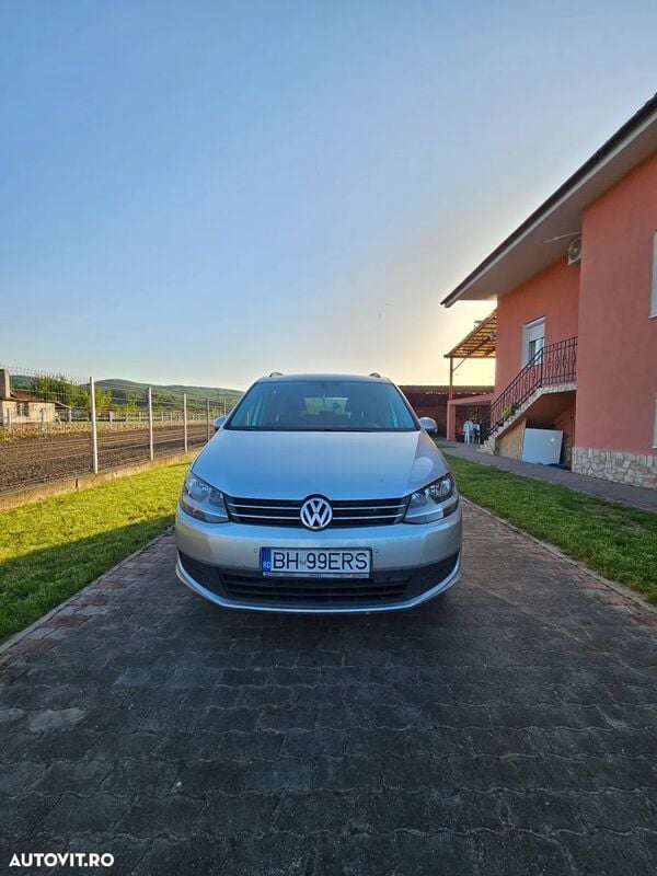 Second-hand VW Sharan Trendline 140 CP (102 kW) 2010 Gri Monovolum