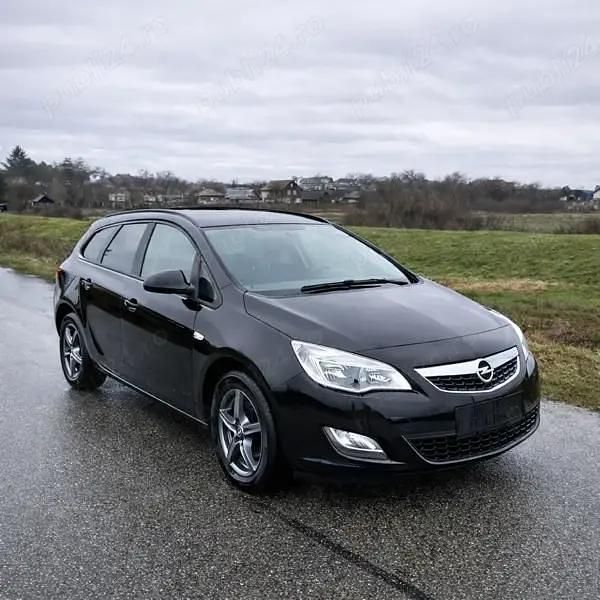 Second-hand Opel Astra 110 CP (80 kW) 2011 Berlinǎ