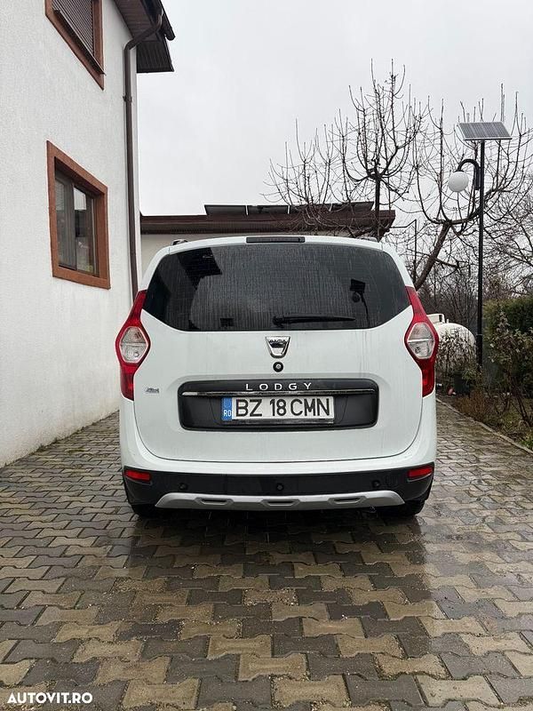 Second-hand Dacia Lodgy Stepway 102 CP (75 kW) 2018 Culoarealb Monovolum