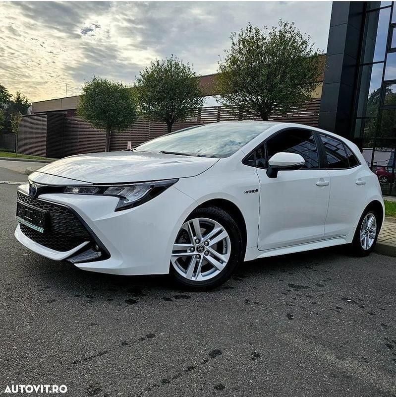 Culoarealb Utilizat 2020 Toyota Corolla Business Edition Hatchback | 17.290 EUR (Preț bun) - Imagine 1/4