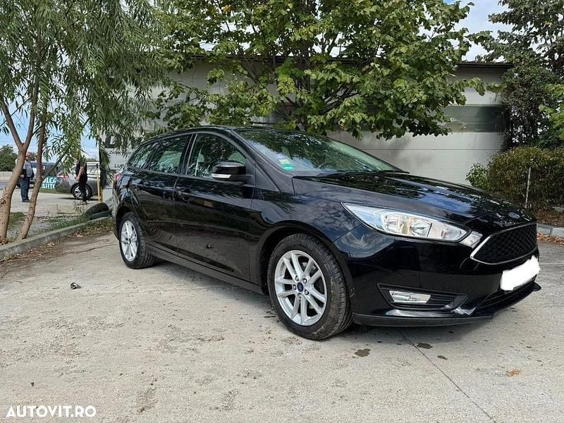 Culoarenegru Utilizat 2016 Ford Focus Business Edition Break | 4.700 EUR (Preț bun) - Imagine 1/4