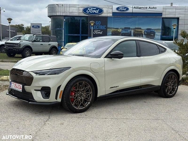 Culoarebej Nouă 2025 Ford Mustang Mach-E GT SUV | 64.990 EUR - Imagine 1/4