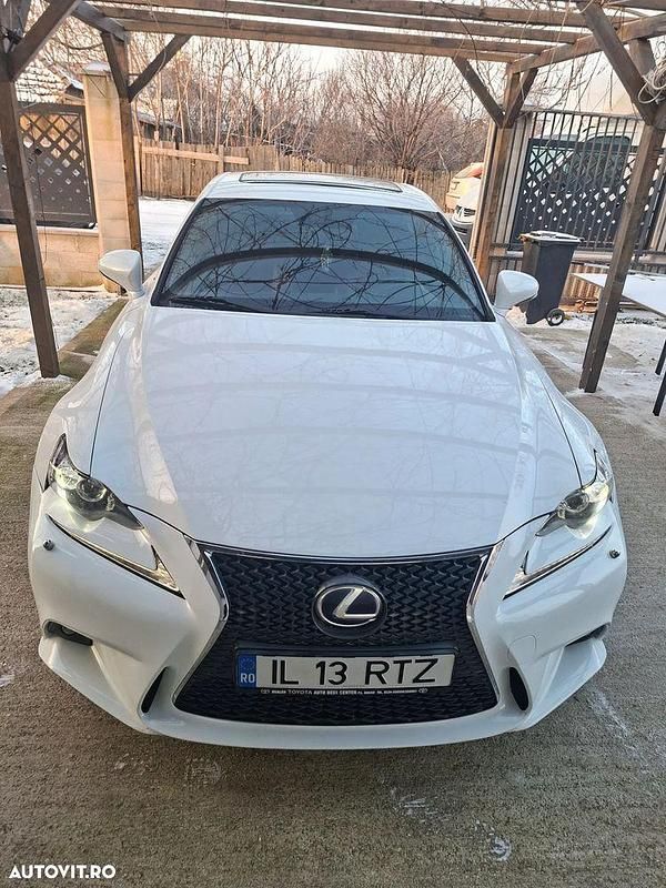 Second-hand Lexus IS300h Sport Line 223 CP (164 kW) 2013 Culoarealb Berlinǎ