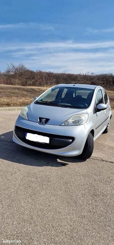 Second-hand Peugeot 107 68 CP (50 kW) 2008 Argint Hatchback