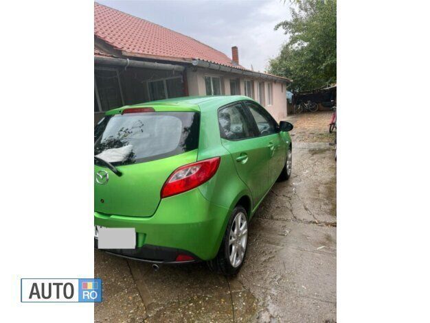 Second-hand Mazda 2 63 CP (46 kW) 2007 Verde Hatchback