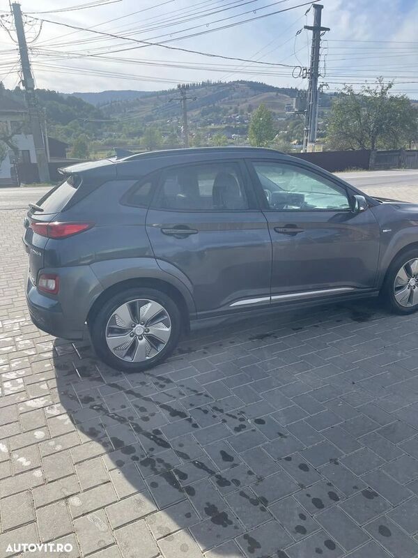 Gri Utilizat 2020 Hyundai Kona SUV | 19.500 EUR (Preț bun) - Imagine 1/4