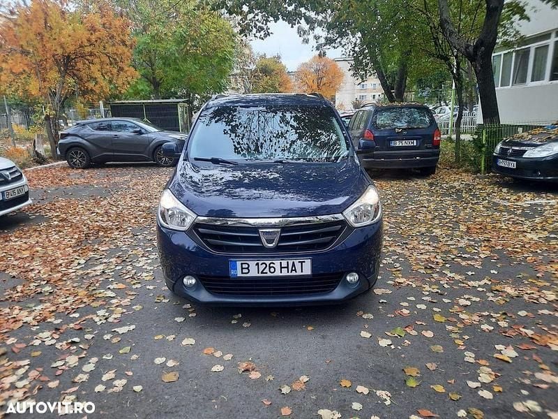 Culoarealbastru Utilizat 2013 Dacia Lodgy Lauréate Monovolum | 4.900 EUR (Preț bun) - Imagine 1/4