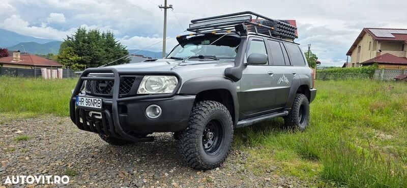 Gri Utilizat 2005 Nissan Patrol SUV | 14.300 EUR (Preț OK) - Imagine 1/4
