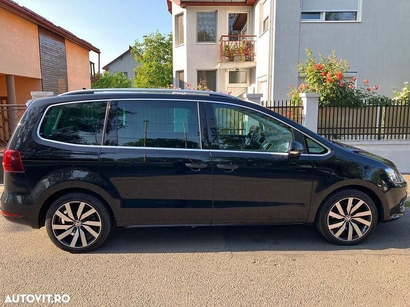 Culoarenegru Utilizat 2015 VW Sharan Highline Monovolum | 17.900 EUR (Puțin scump) - Imagine 1/4