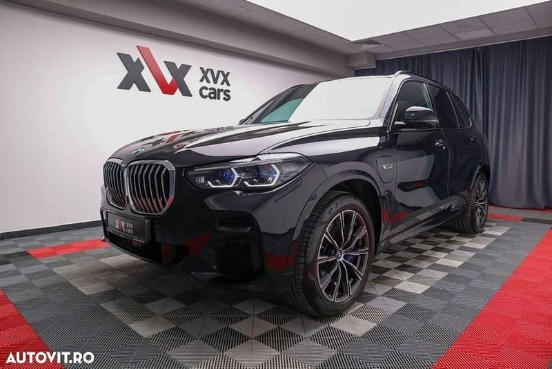 Culoarenegru Utilizat 2022 BMW X5 Comfort Edition SUV | 52.850 EUR (Preț bun) - Imagine 1/4