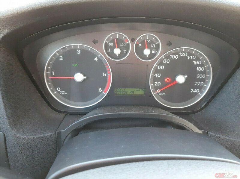 Second-hand Ford Focus Trend+ 109 CP (80 kW) 2005 Rosu Break