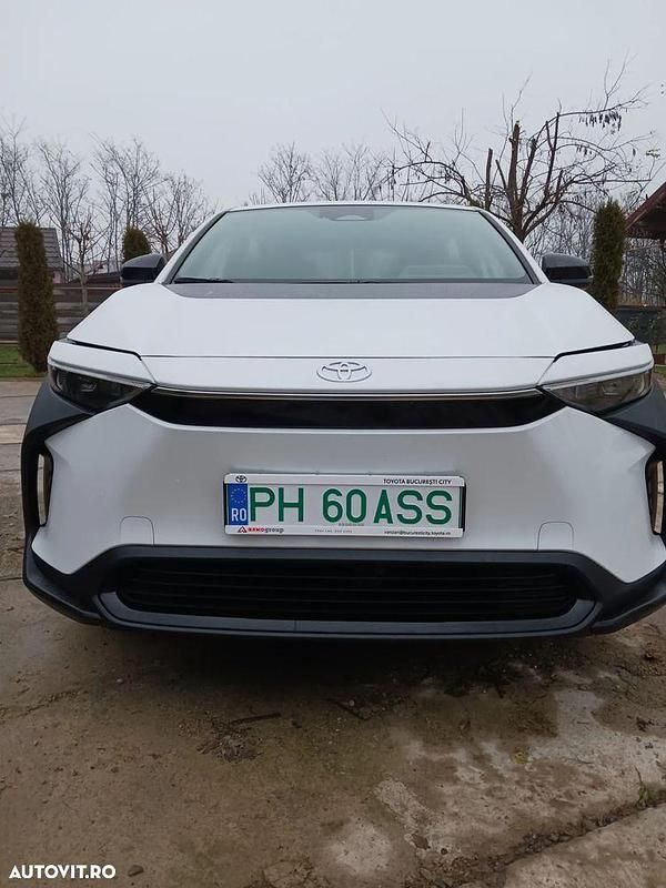 Culoarealb Utilizat 2023 Toyota bZ4X SUV | 28.500 EUR - Imagine 1/4
