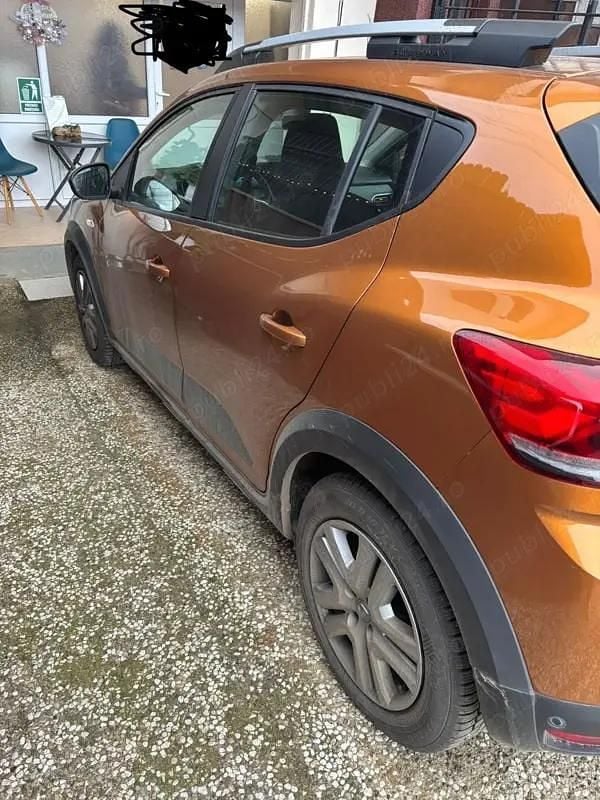 Second-hand Dacia Sandero Stepway 90 CP (66 kW) 2022 Portocaliu Hatchback