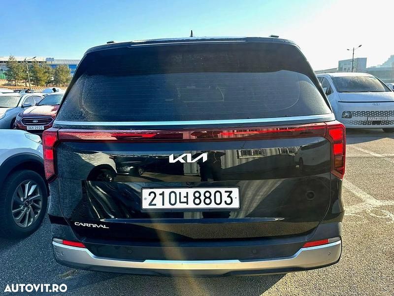 Second-hand Kia Carnival 204 CP (150 kW) 2024 Culoarenegru Monovolum