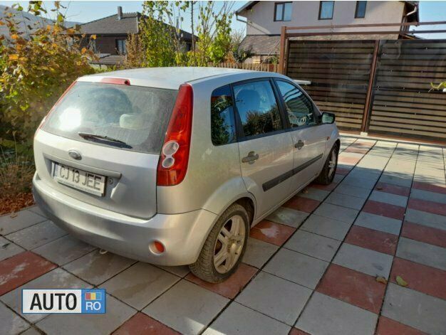 Second-hand Ford Fiesta 80 CP (58 kW) 2007 Argintiu Hatchback