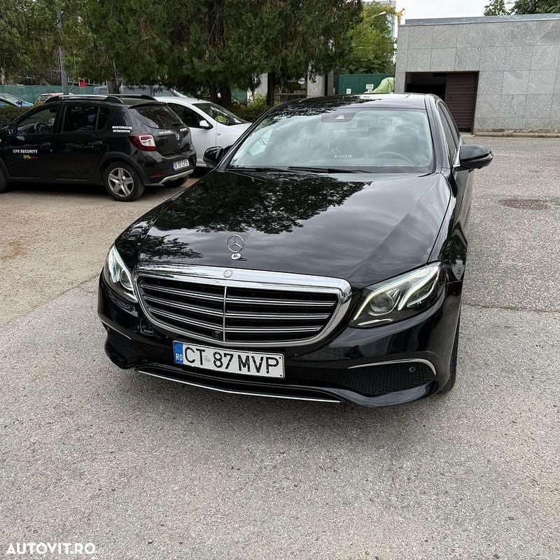 Culoarenegru Utilizat 2016 Mercedes E220 Berlinǎ | 17.500 EUR (Super Preț) - Imagine 1/4