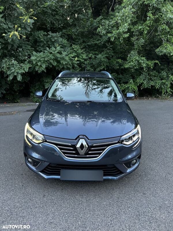 Gri Utilizat 2017 Renault Mégane GrandTour Break | 11.600 EUR (Puțin scump) - Imagine 1/4
