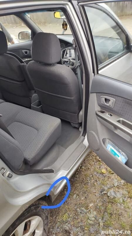 Utilizat 2008 Kia Carens Monovolum | 2.999 EUR - Imagine 1/4