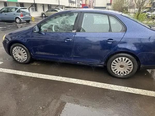 Second-hand VW Jetta 105 CP (77 kW) 2008 Albastru Berlinǎ