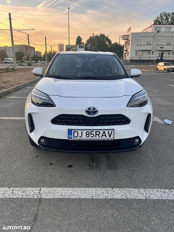 Culoarealb Utilizat 2021 Toyota Yaris Cross Elegant SUV | 21.900 EUR (Preț OK) - Imagine 1/4