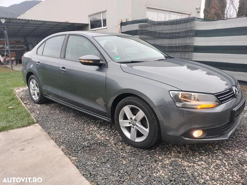 Second-hand VW Jetta Freestyle 160 CP (117 kW) 2011 Culoaregri Berlinǎ