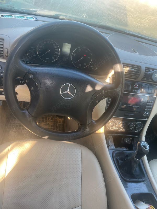 Second-hand Mercedes 220 170 CP (125 kW) 2007 Berlinǎ