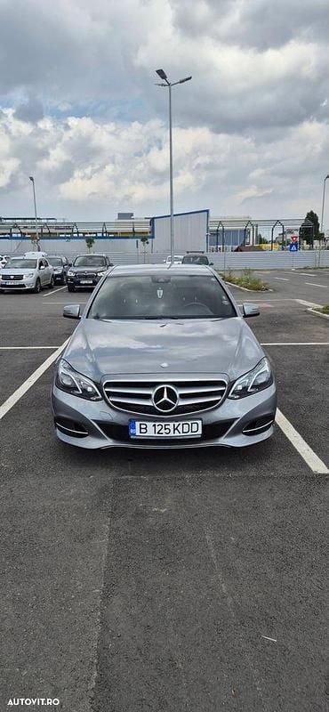Gri Utilizat 2013 Mercedes E220 Berlinǎ | 10.700 EUR (Preț bun) - Imagine 1/4
