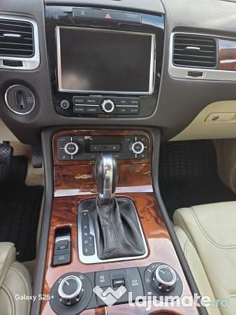 Second-hand VW Touareg 245 CP (180 kW) 2012 Culoareargint SUV