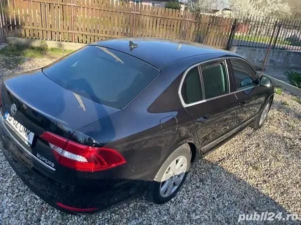 Second-hand Skoda Superb 170 CP (125 kW) 2014 Negru Berlinǎ
