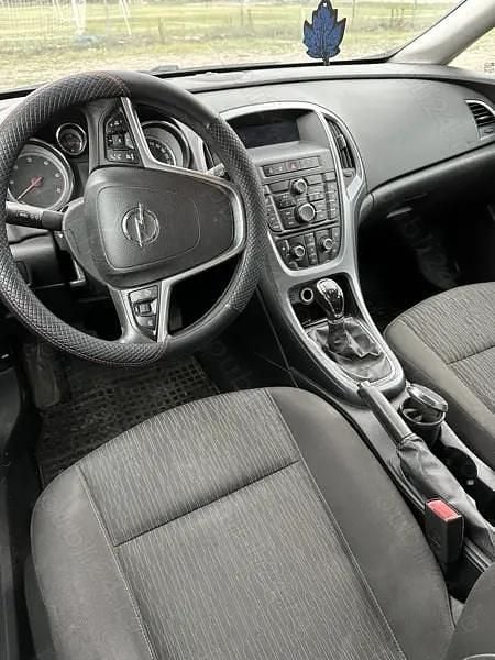 Second-hand Opel Astra 115 CP (84 kW) 2014 Hatchback