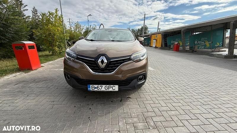 Culoaremaro Utilizat 2017 Renault Kadjar Zen SUV | 9.000 EUR (Preț bun) - Imagine 1/4