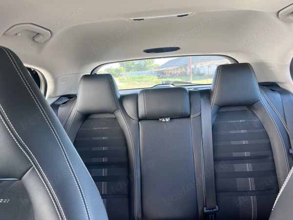 Negru Utilizat 2019 Mercedes GLA180 SUV | 23.000 EUR - Imagine 1/4