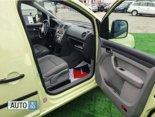 Second-hand VW Caddy 105 CP (77 kW) 2006 Galben Monovolum