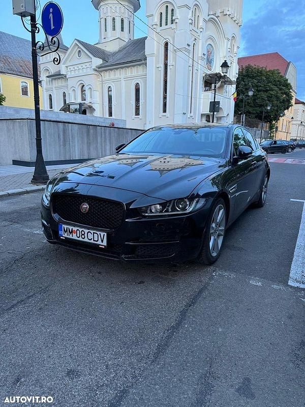 Culoarenegru Utilizat 2017 Jaguar XE Prestige Berlinǎ | 12.500 EUR (Preț OK) - Imagine 1/4