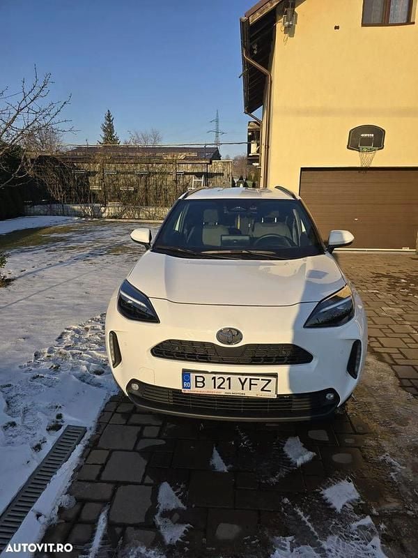 Culoarealb Utilizat 2024 Toyota Yaris Cross SUV | 25.999 EUR - Imagine 1/4