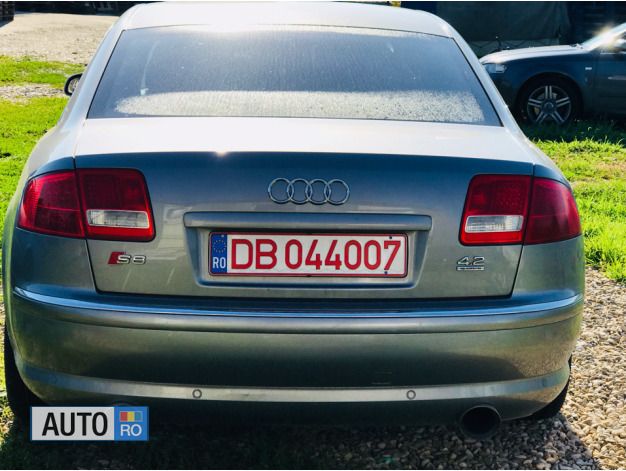 Second-hand Audi A8 340 CP (250 kW) 2004 Argintiu Berlinǎ