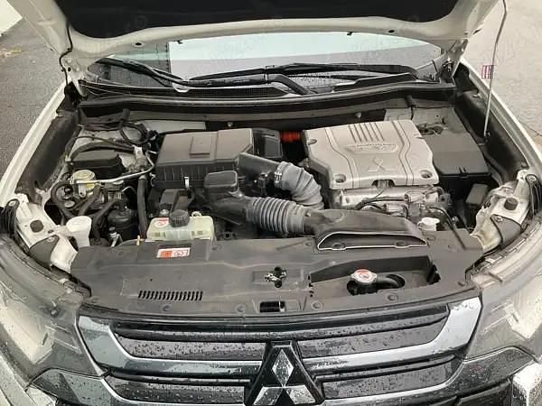 Second-hand Mitsubishi Outlander P-HEV 205 CP (150 kW) 2017 Alb SUV