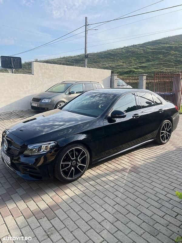 Second-hand Mercedes C220 AMG line 194 CP (142 kW) 2019 Culoarenegru Berlinǎ