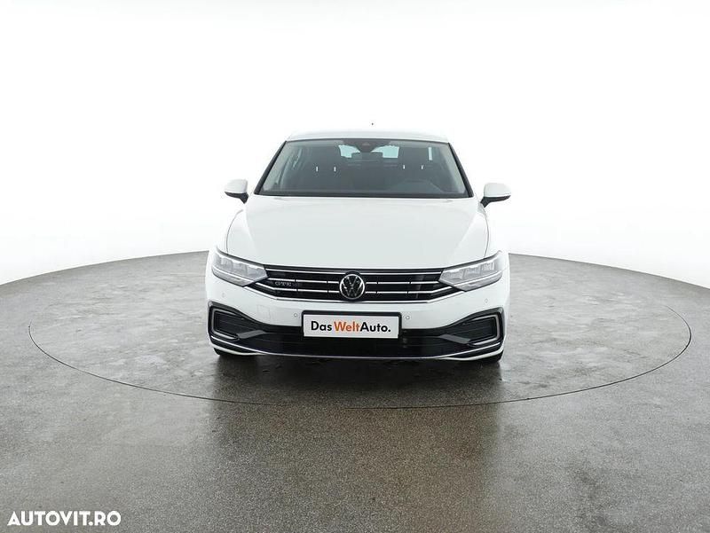Second-hand VW Passat 218 CP (160 kW) 2021 Culoarealb Berlinǎ