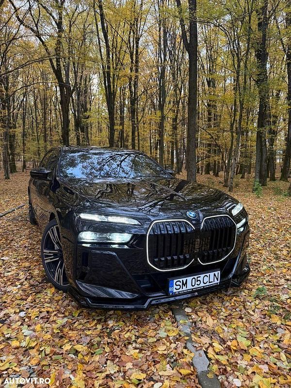Culoarenegru Utilizat 2023 BMW 750e Executive Berlinǎ | 102.000 EUR (Super Preț) - Imagine 1/4