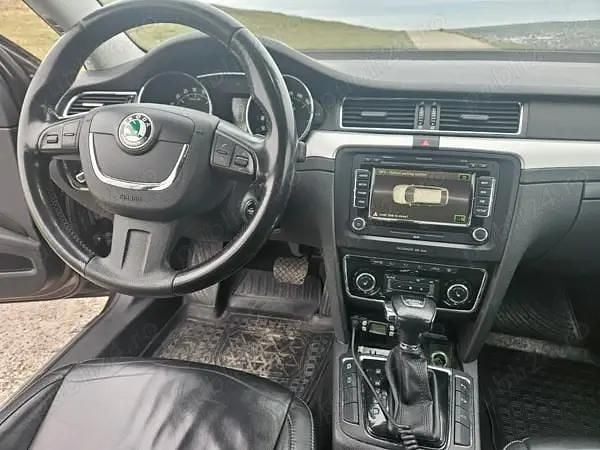 Maro Utilizat 2012 Skoda Superb Break | 6.450 EUR (Preț bun) - Imagine 1/4
