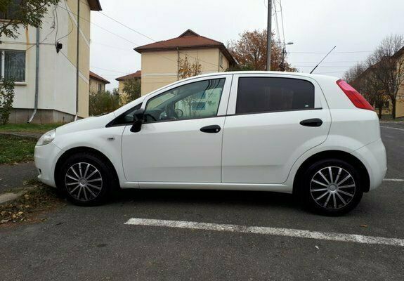 Second-hand Fiat Grande Punto 75 CP (55 kW) 2010 Alb Hatchback