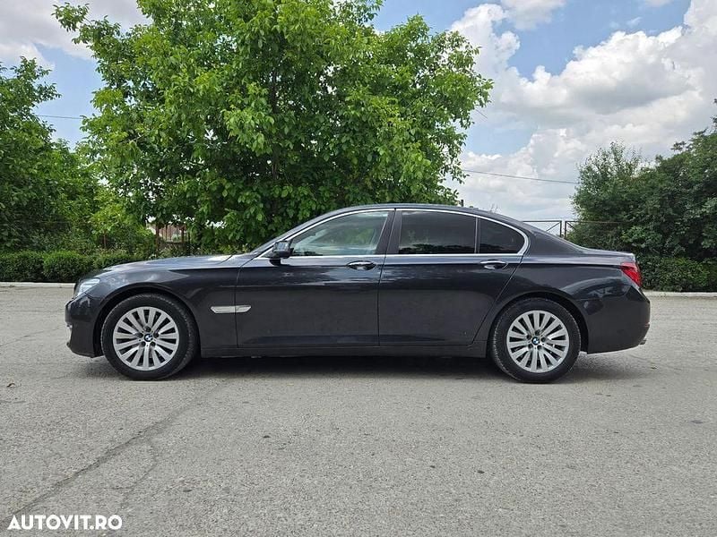 Second-hand BMW 730 258 CP (189 kW) 2015 Negru Berlinǎ