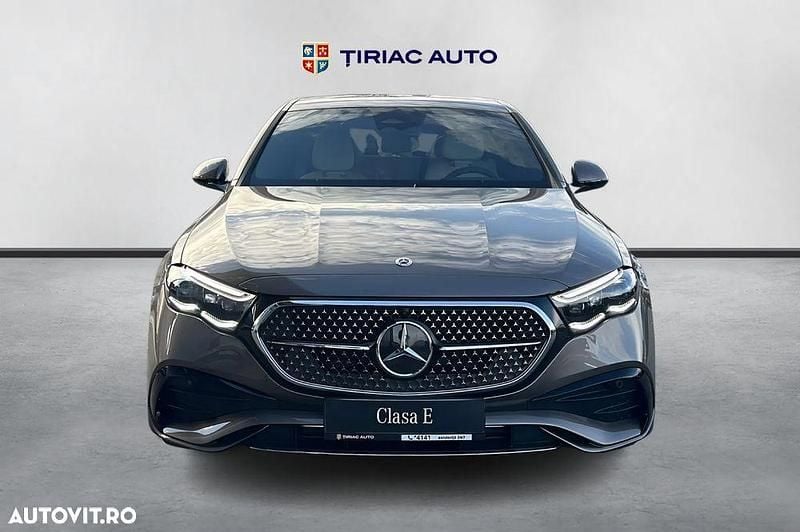 Nouă Mercedes E200 AMG line 204 CP (150 kW) 2025 Culoaremaro Berlinǎ