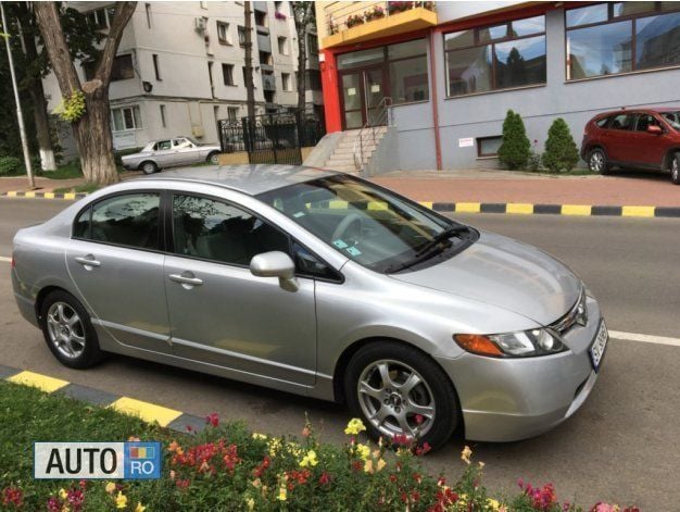 Argintiu Utilizat 2007 Honda Civic Berlinǎ | 5.300 EUR (Preț OK) - Imagine 1/4