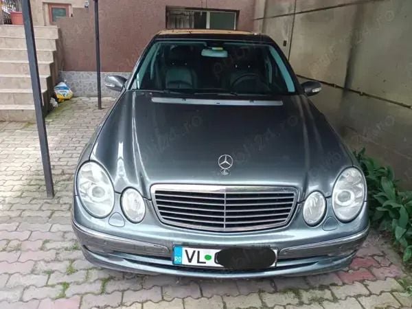 Utilizat 2005 Mercedes 220 Berlinǎ | 5.000 EUR - Imagine 1/4