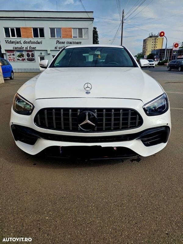 Alb Utilizat 2021 Mercedes E220 Berlinǎ | 19.999 EUR (Super Preț) - Imagine 1/4