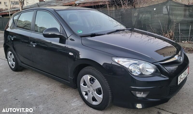 Negru Utilizat 2011 Hyundai i30 Edition+ | 3.300 EUR (Preț OK) - Imagine 1/4