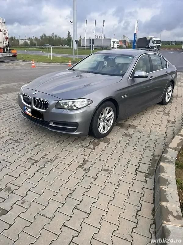 Gri Utilizat 2015 BMW 520 Berlinǎ | 11.200 EUR (Super Preț) - Imagine 1/4